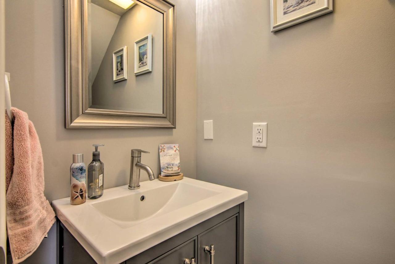 Airy Ocean City Condo On Canal Front With Deck! Luaran gambar
